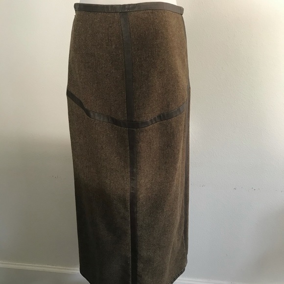 Wool skirt with leather trim - Picture 7 of 8